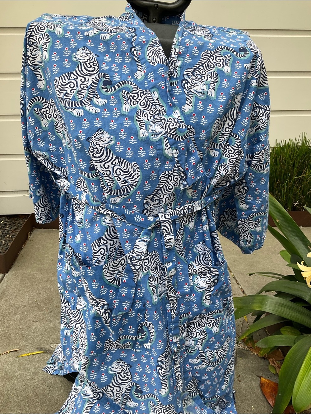 PrintFresh Blue & White Tiger Print Robe